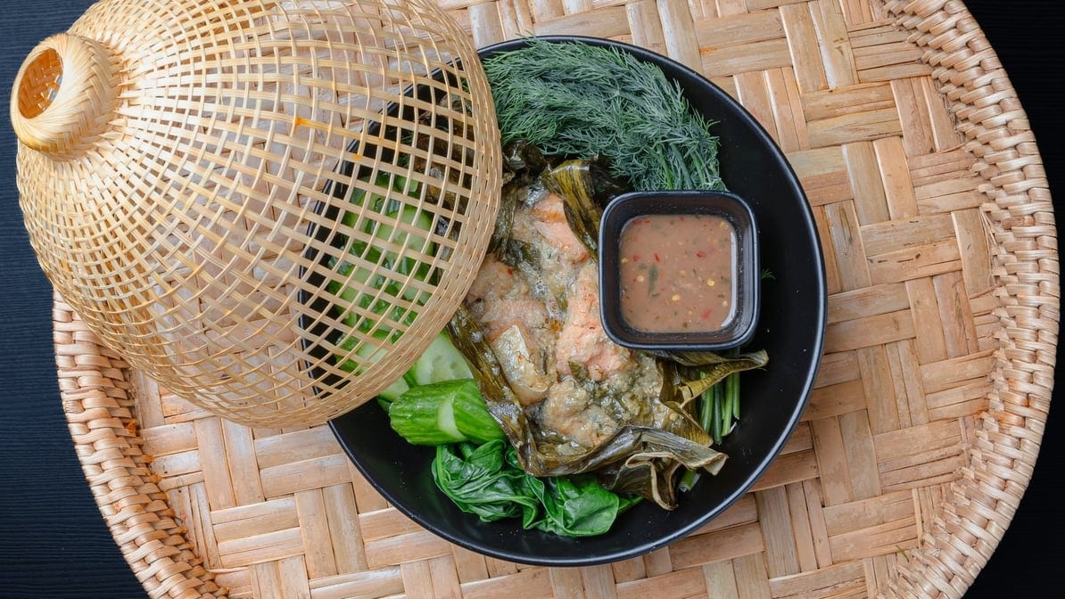 "King Mok ມົກປາ ມົກໄກ່ ".