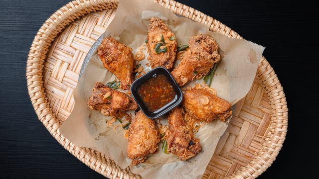 Lemongrass Chicken Wing ຈືນປີກໄກ່.