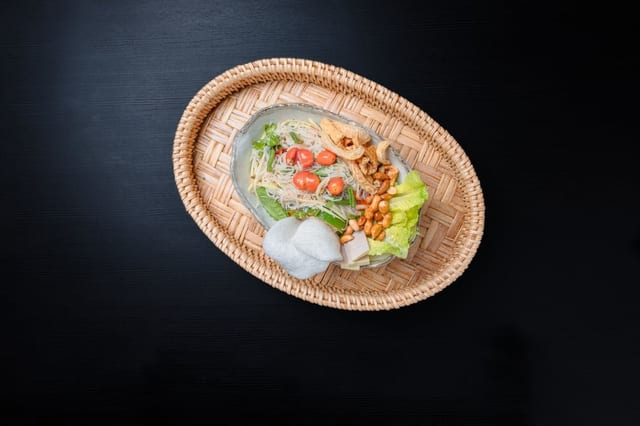 Tum Khao Bun  (Vermicili Noodle Salad) ຕໍ່າເຂົ້າປຸນ.